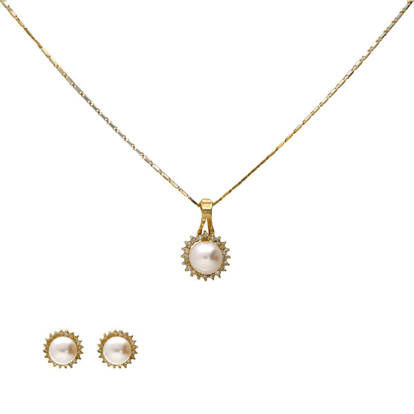 18K Gold, Diamond, & Pearl Pendant Set | 
The 18K Gold, Diamond, & Pearl Pendant Set is just what you need for your most special occas...