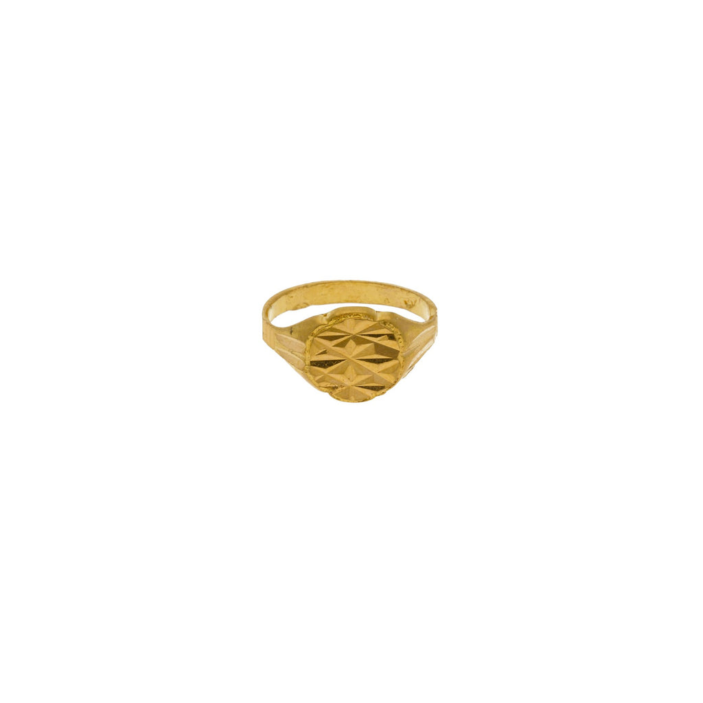 22K Yellow Gold Baby Ring W/ Round Geometric Signet Design & Ribbed Shank | 


Add a classic touch to your kids’ attire with timeless designs such as this 22K yellow gold ro...