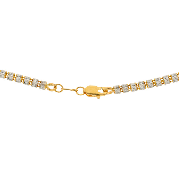 An image of the lobster claw clasp on the multi-tone 22K gold chain from Virani Jewelers. | Express your elegant style with this 22K gold chain from Virani Jewelers!Features:
• A rounded li...