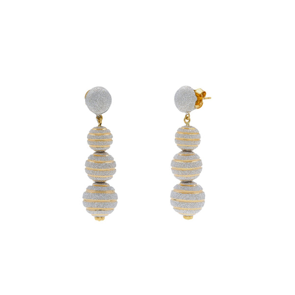 22K Multi Tone Gold Ball Drop Earrings W/ Glass Blast Textured Designs | 


Elongate your neckline with the lengthy designs of fine gold jewelry such as this most elegant...