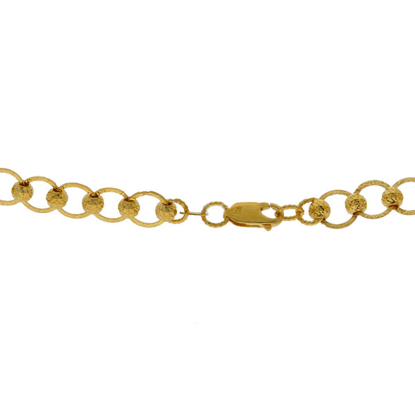 A close-up image of the lobster claw clasp and details of the 22K gold chain from Virani Jewelers. | Enjoy a modern twist on a classic design when you buy this gorgeous 22K gold chain from Virani Je...