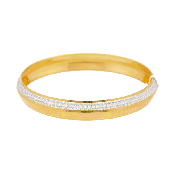 22K Multi Tone Men's Domed Kada Bangle W/ White Gold Stripe | 


Enjoy the smooth surface of this uniquely designed 22K multi tone gold men’s Kada bangle with ...