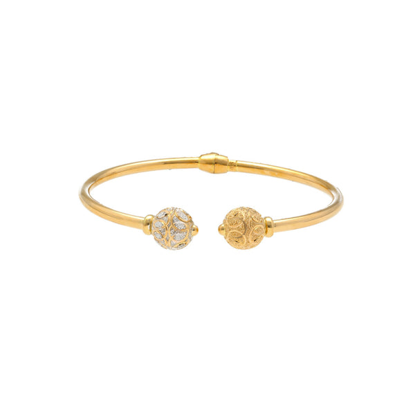 22K Gold Bangle W/ Openable hinge | 



This bangle looks touchy and female yet embodies the nature of two or three swans. Its wary c...