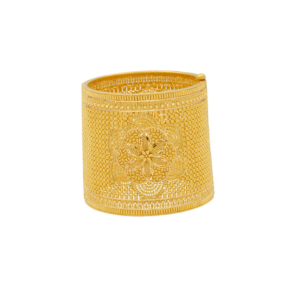 22K Gold Cuff Bangle, 104.8gm | 


You can do without other accessories as you style with this beautiful yellow gold bangle.This ...