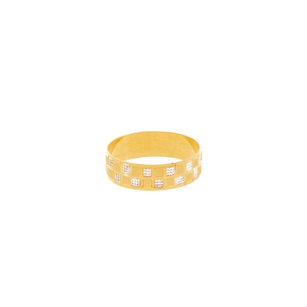 22K Yellow & White Gold Checkered Ring | 


The 22K Yellow & White Gold Checkered Ring from Virani Jewelers has a chic design fitting ...