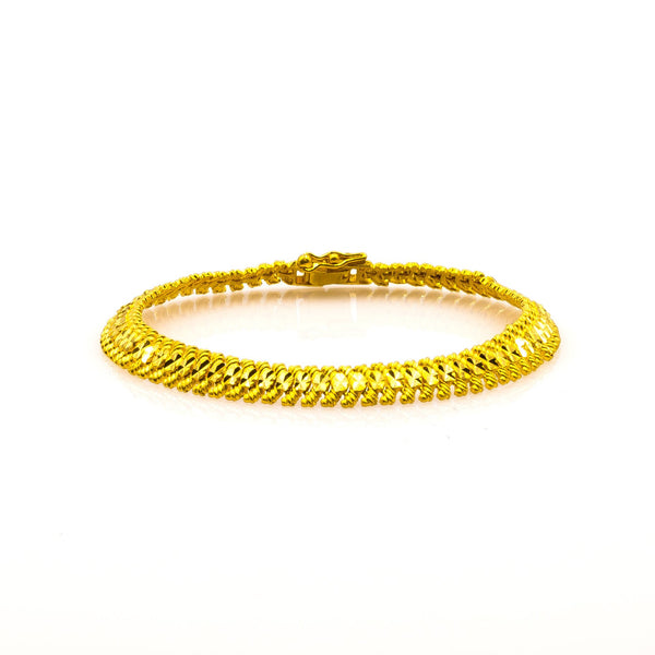 22K Yellow Gold Men's Bracelet W/ Artisanal Fishtail Link | Add a classic touch to your chosen look with this handsome 22K yellow gold men’s bracelet from Vi...